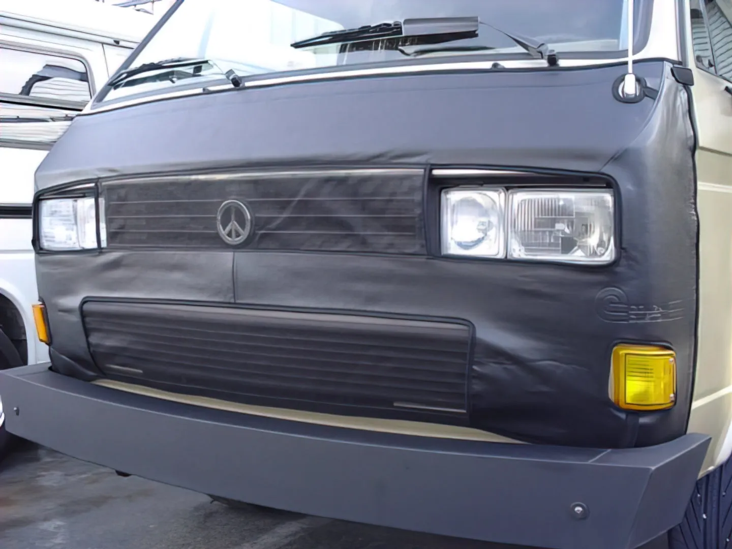 Bra (GW Steel Bumpers or Chrome Bumper & Square Headlights) [Vanagon]