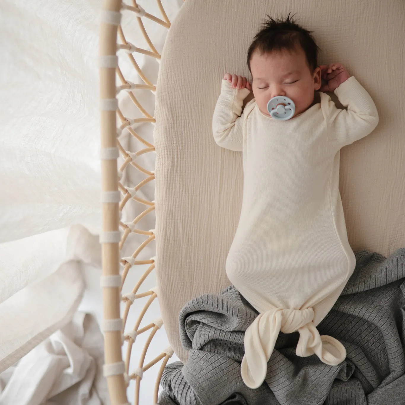 Extra Soft Muslin Crib Sheet (Fog)