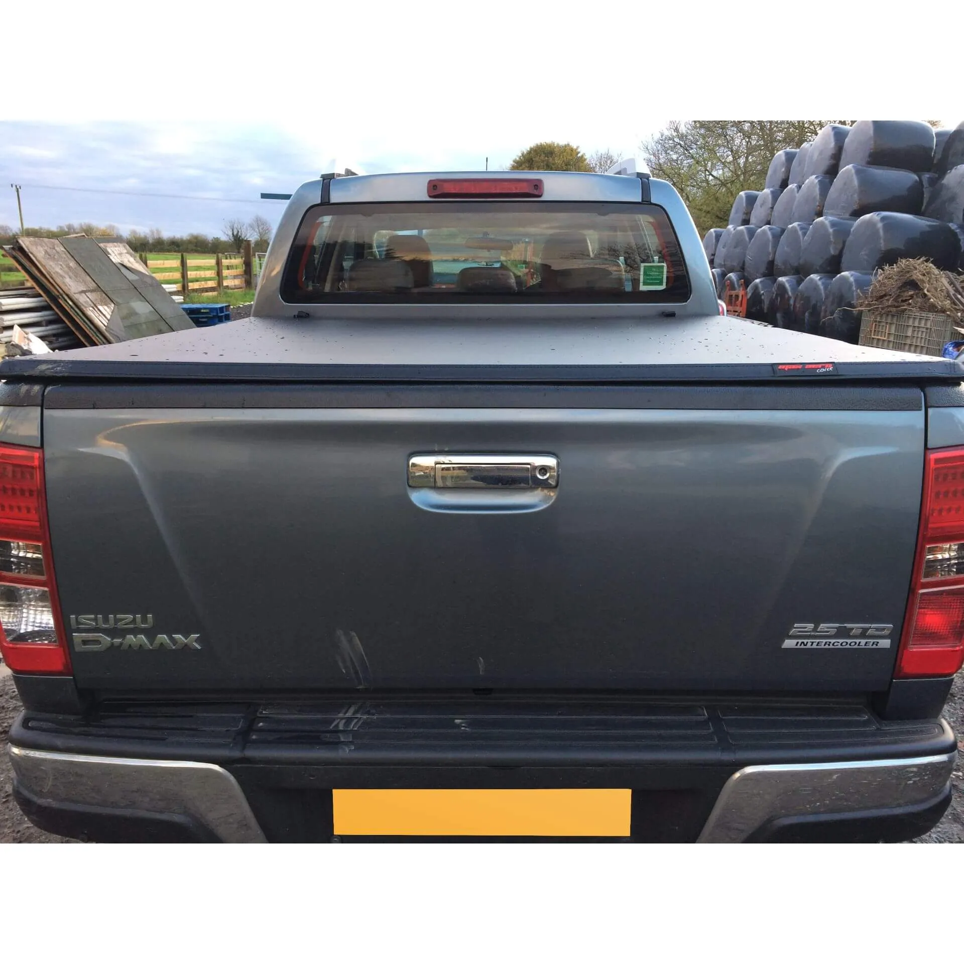 Soft Tri-Fold Tonneau Cover for Isuzu D-Max Double Cab 2012-2020