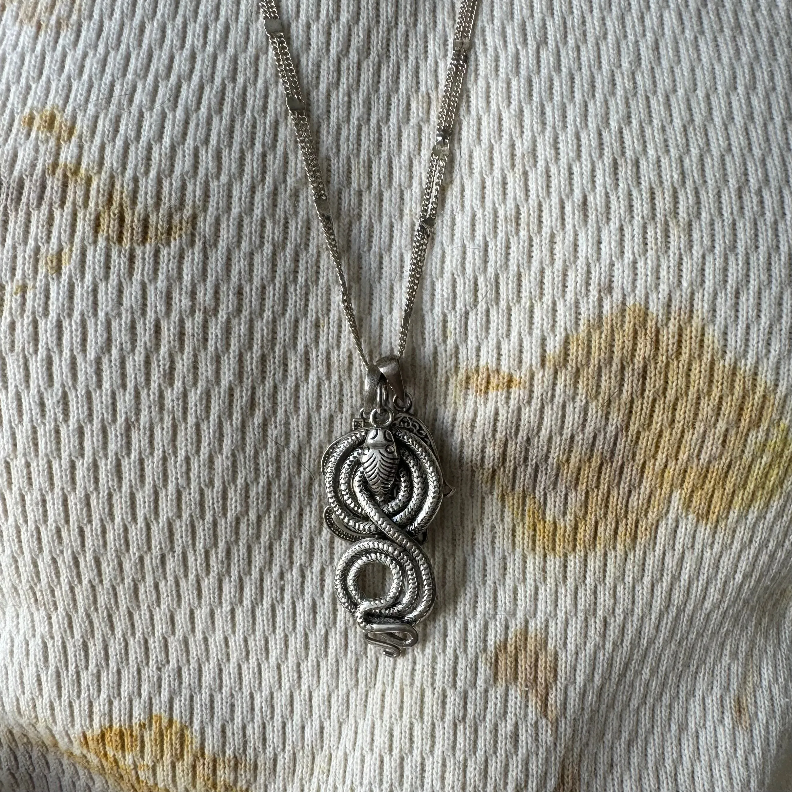 V I N T A G E // figure 8 snake / sterling silver infinite figure eight snake / a pendant