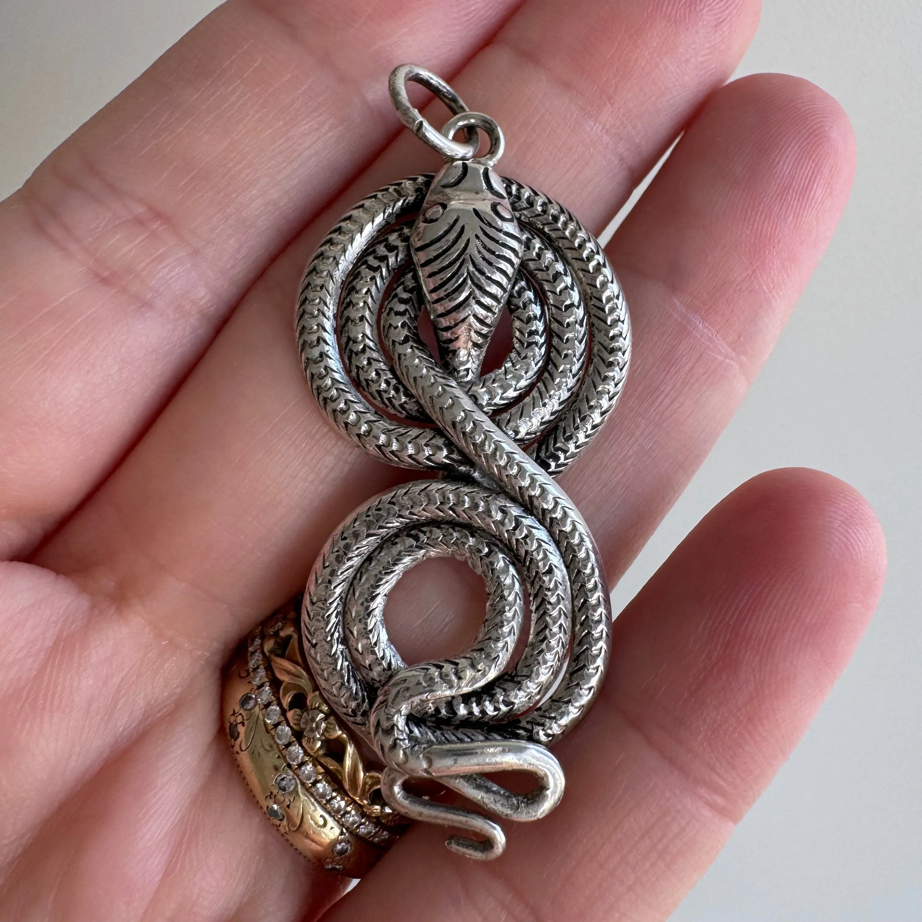 V I N T A G E // figure 8 snake / sterling silver infinite figure eight snake / a pendant