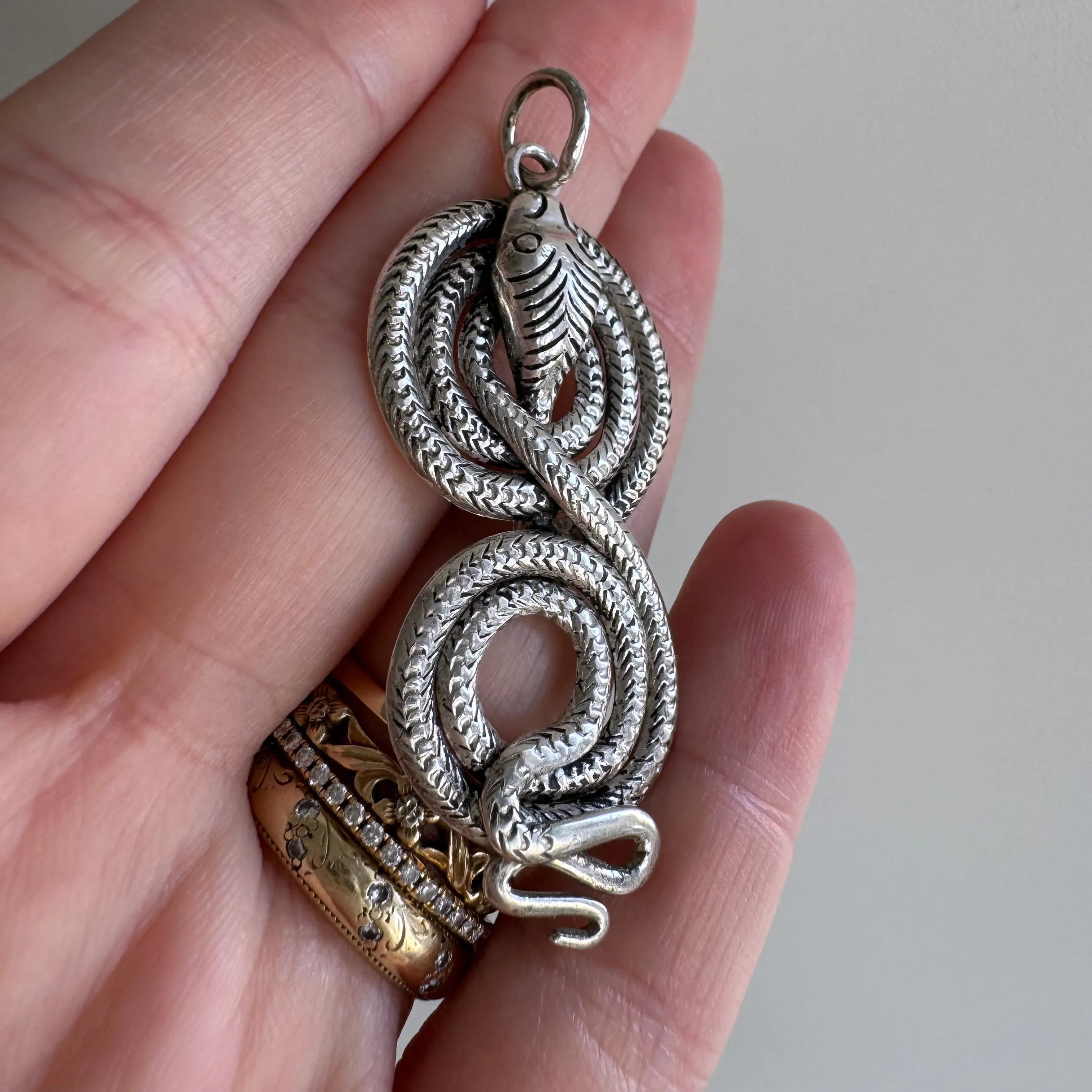 V I N T A G E // figure 8 snake / sterling silver infinite figure eight snake / a pendant